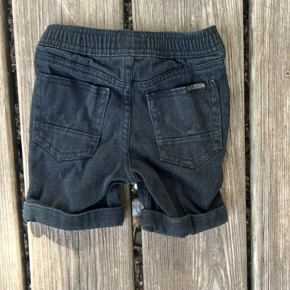Shorts - Picture 3 of 5